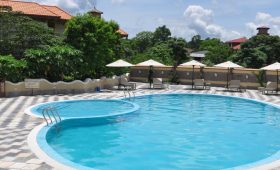 Hotel with Swimming Pool in Chitwan